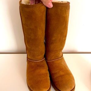 Ugg woman’s size 8 boots